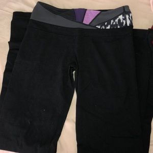 black lululemon yoga pants